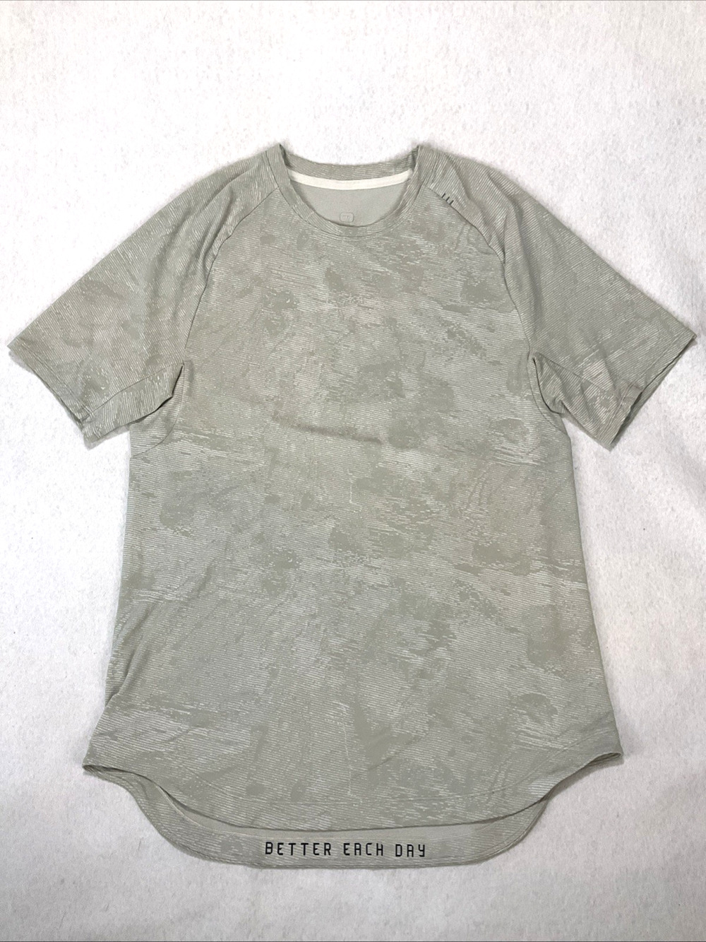 Lululemon Drysense Short Sleeve Shirt Curved Hem Marble Map Jacquard Lt Beige L